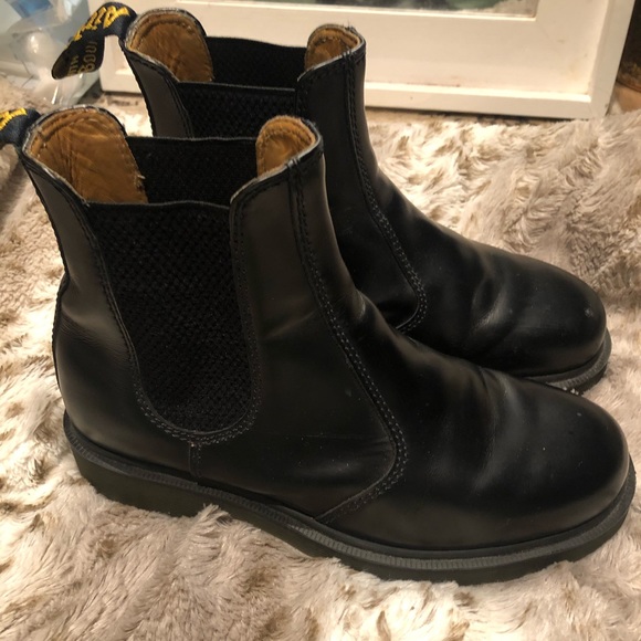 womens chelsea doc martens